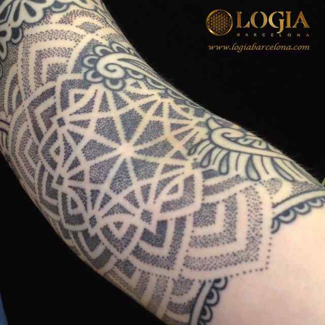 tatuaje-geometria-logia-barcelona-spindola            